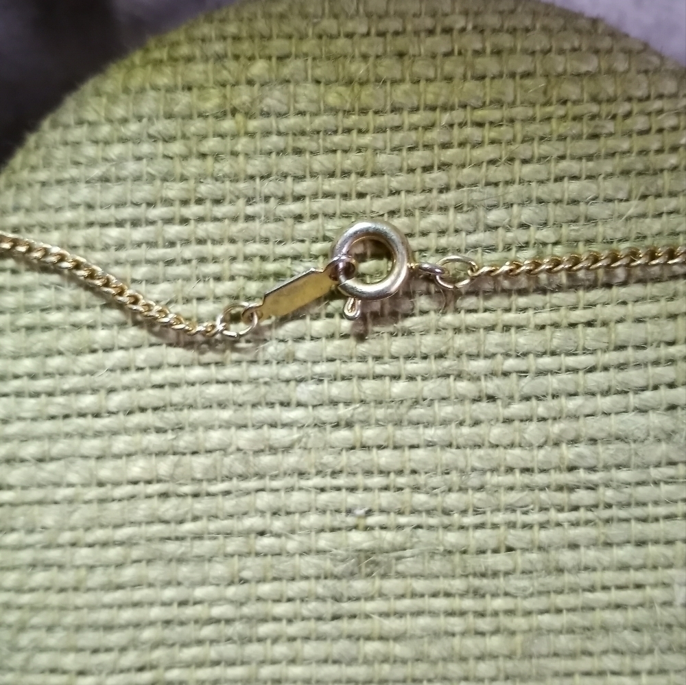 Silvertone red green crystal stocking pendant on goldtone chain - Picture 4 of 6